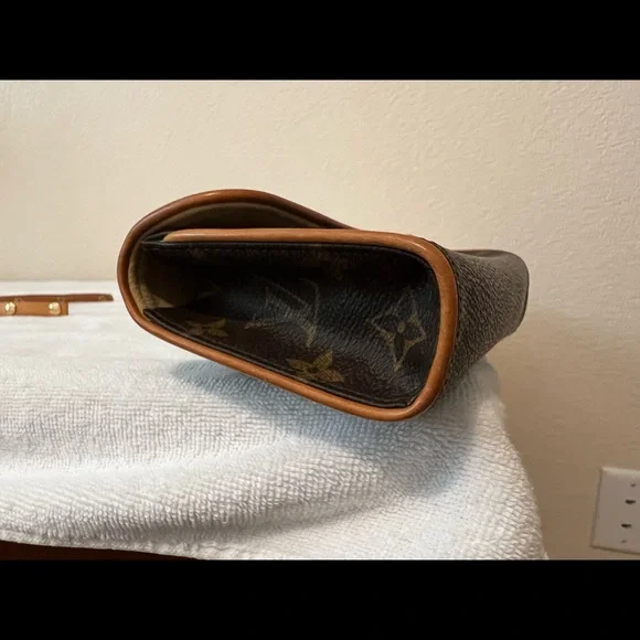 Pre-owned Louis Vuitton Florentine Pochette Monogram Canvas - Picture 2 of 16